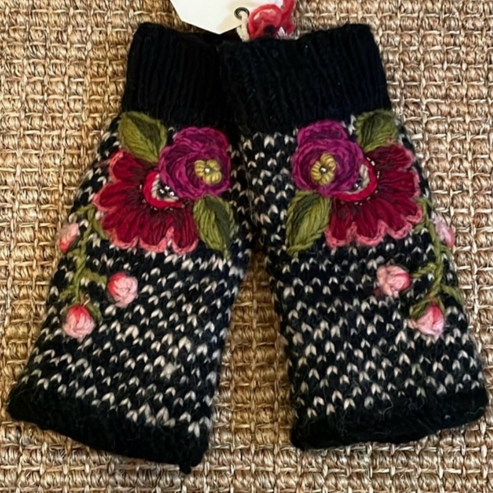 SOLD! FRENCH KNOT X ANTHROPOLOGIE Embroidered Hand Warmers